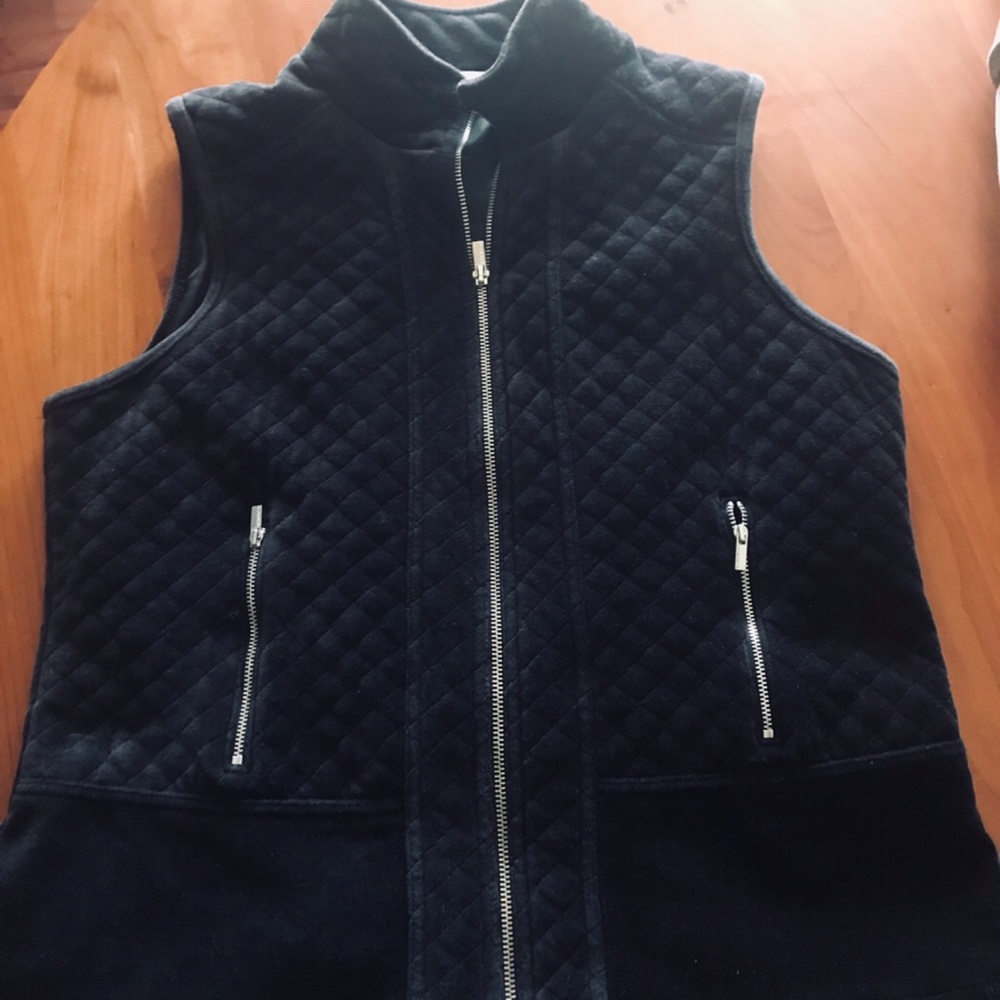 Dark Blue Quilted-Like Pattern